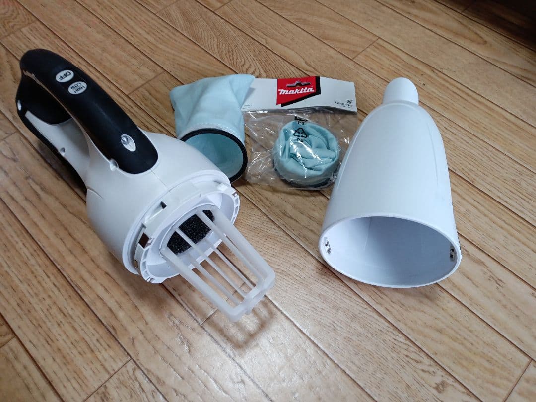 マキタ充電式クリーナCL141FD サイクロン、バッテリー、充電器、スタンド付