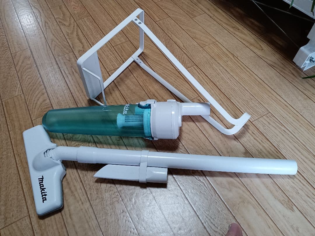 マキタ充電式クリーナCL141FD サイクロン、バッテリー、充電器、スタンド付