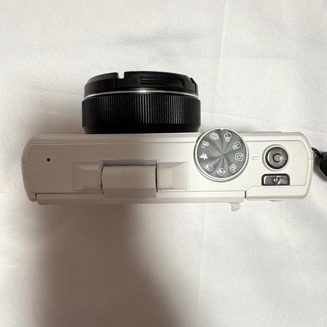 デジカメ SDカード・充電器ケーブル付き