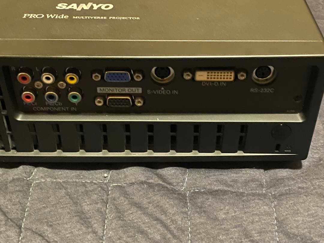 SANYO プロジェクター　2000lm LP-WXU10(K)