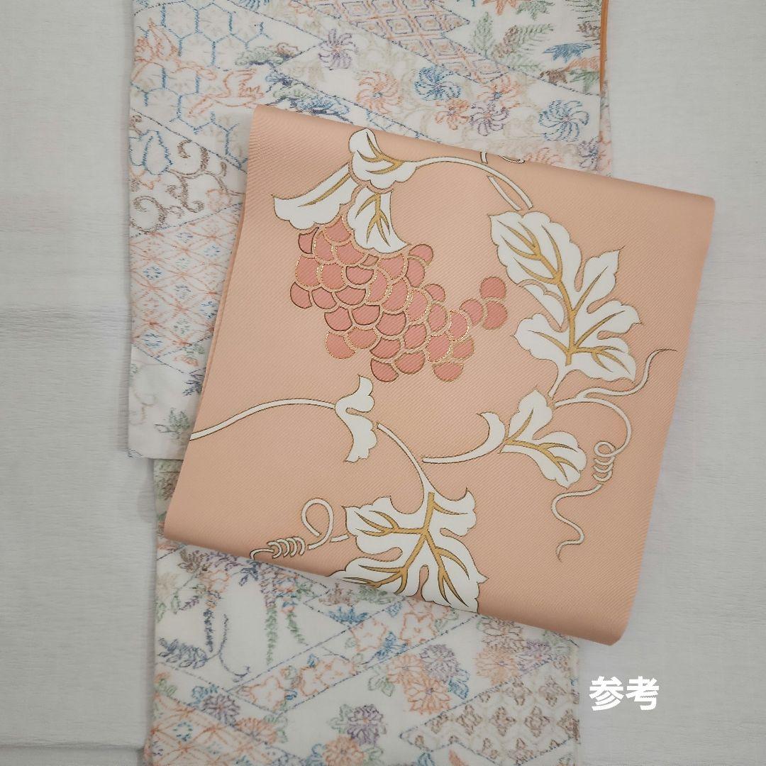 美品　縦節紬　やわらかな春色　松皮菱取吉祥四季花紋　真綿系