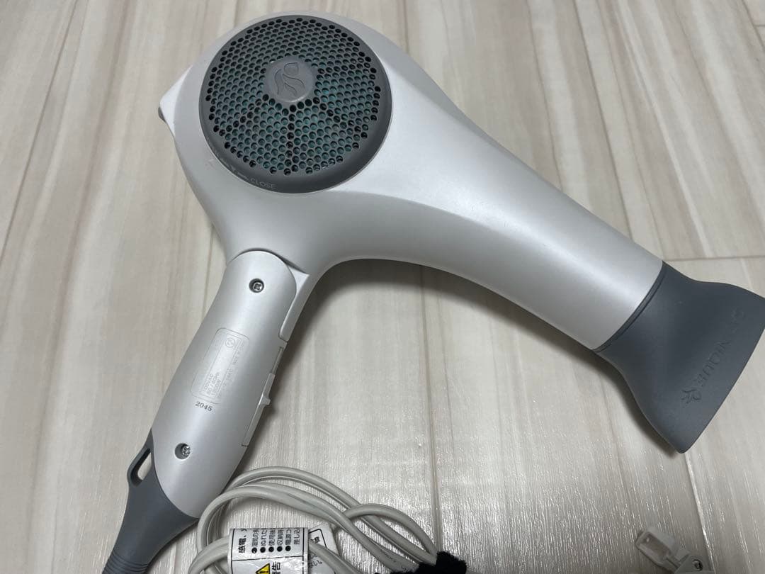 2023年購入 アムウェイ サテニーク バランスイオン ヘア ドライヤー ↓