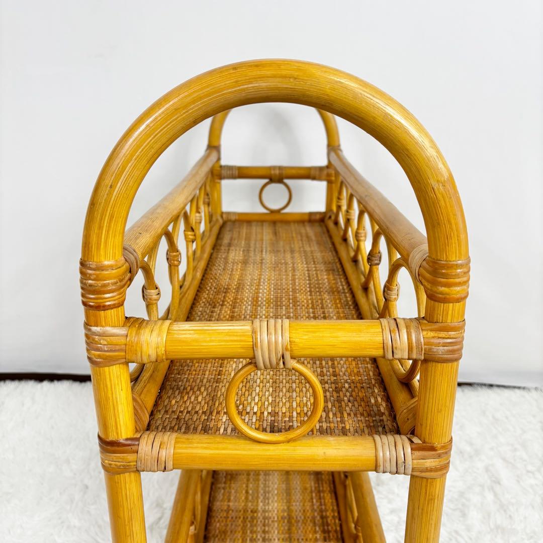 美しいラタン 2段のラック　シェルフ 飾り棚 　籐家具　キャスター付き