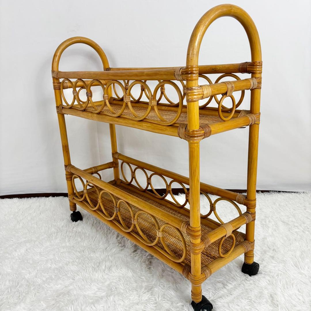 美しいラタン 2段のラック　シェルフ 飾り棚 　籐家具　キャスター付き