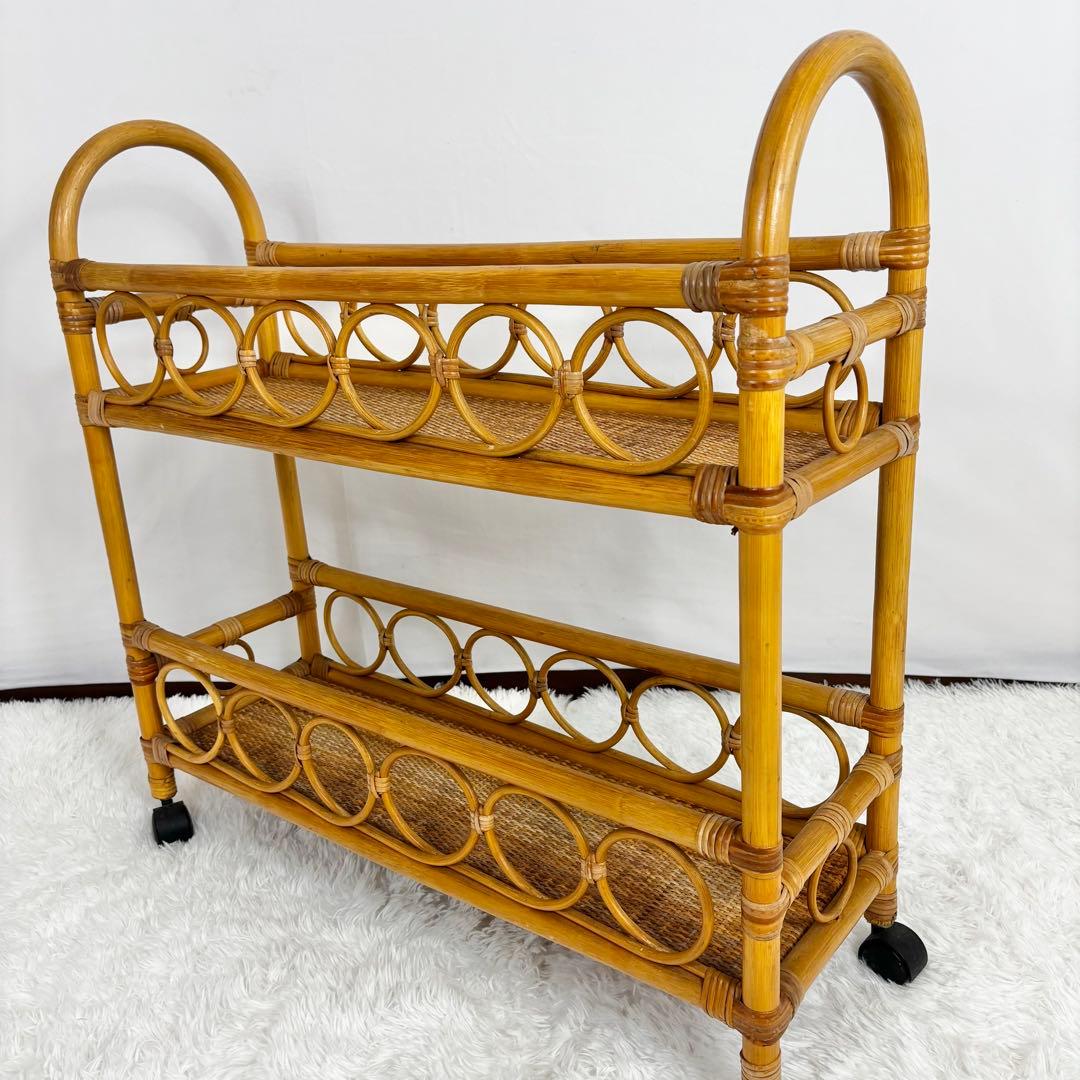 美しいラタン 2段のラック　シェルフ 飾り棚 　籐家具　キャスター付き