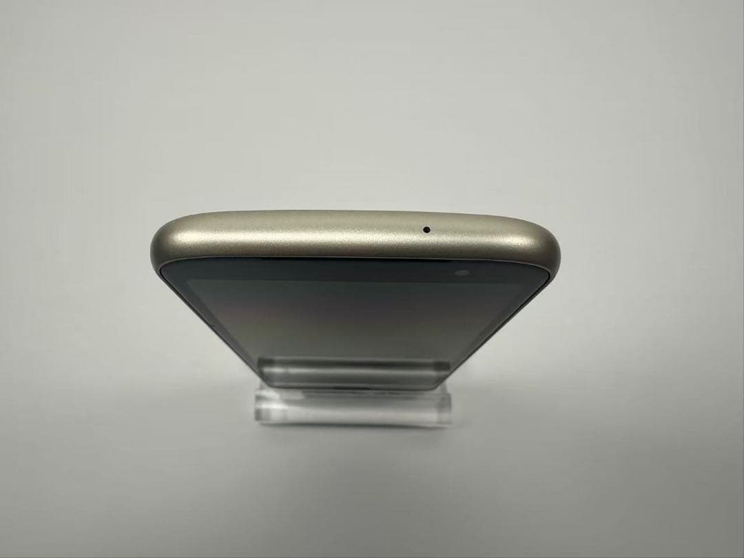 極美品 NTT docomo らくらくスマートフォン F-53E ゴールド