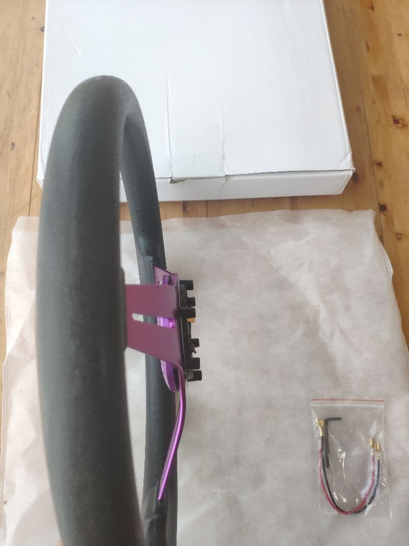 新品・未使用・現品限り アルミ3スポーク PUレザー パープル