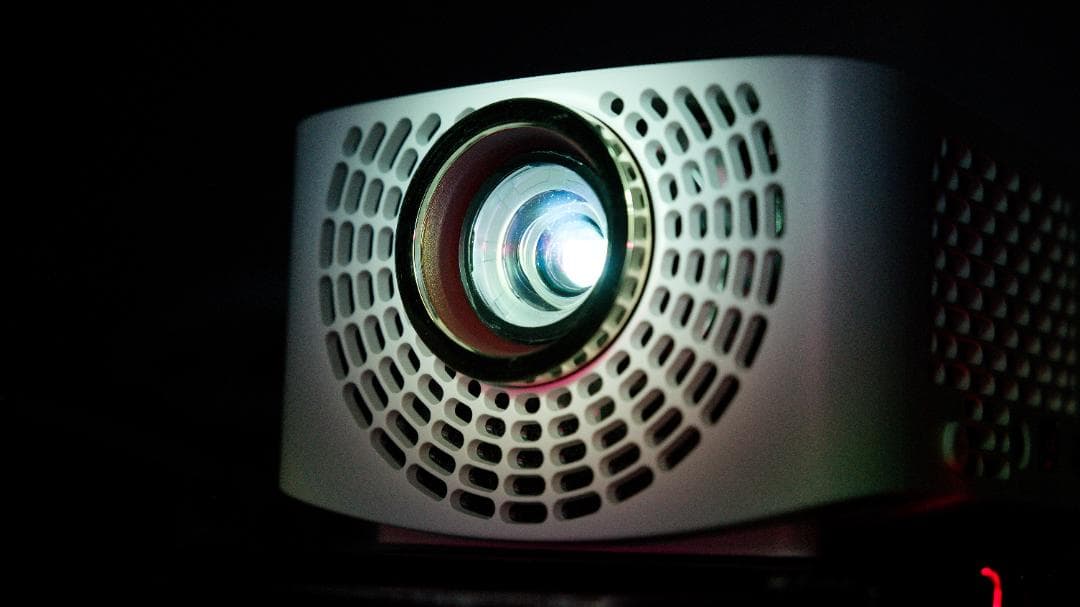 プロジェクター LG CineBeam HF60LS