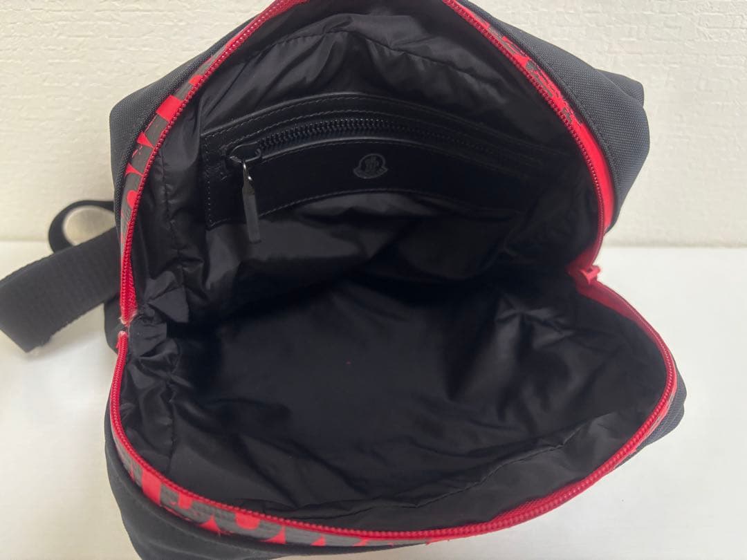 美品 MONCLER モンクレール ナイロン ショルダーバッグ 黒 赤