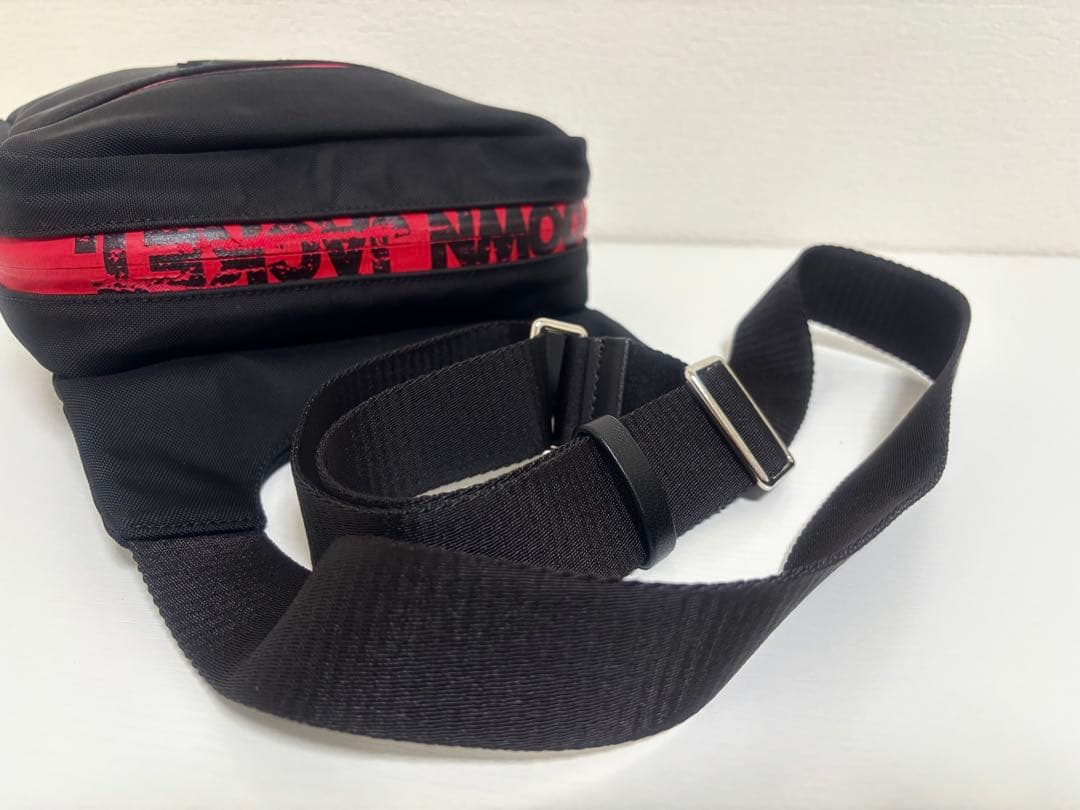 美品 MONCLER モンクレール ナイロン ショルダーバッグ 黒 赤