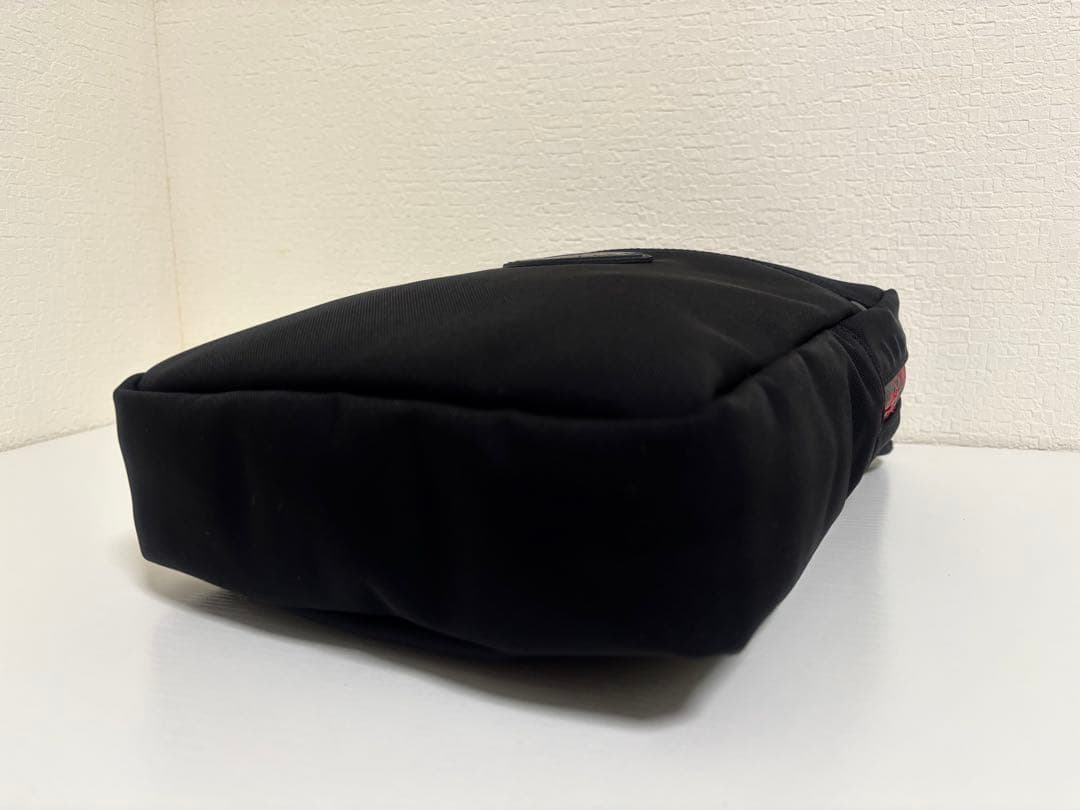 美品 MONCLER モンクレール ナイロン ショルダーバッグ 黒 赤