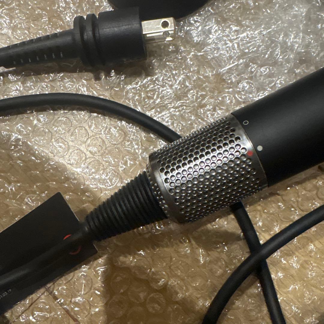 ダイソンドライヤー　ブラック