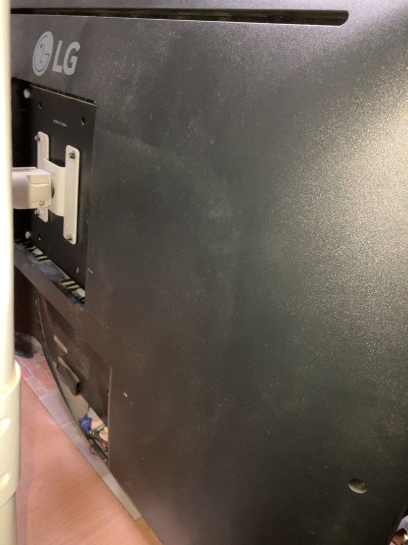 LG 43UN700 42.5インチモニター　中古　傷や汚れあり