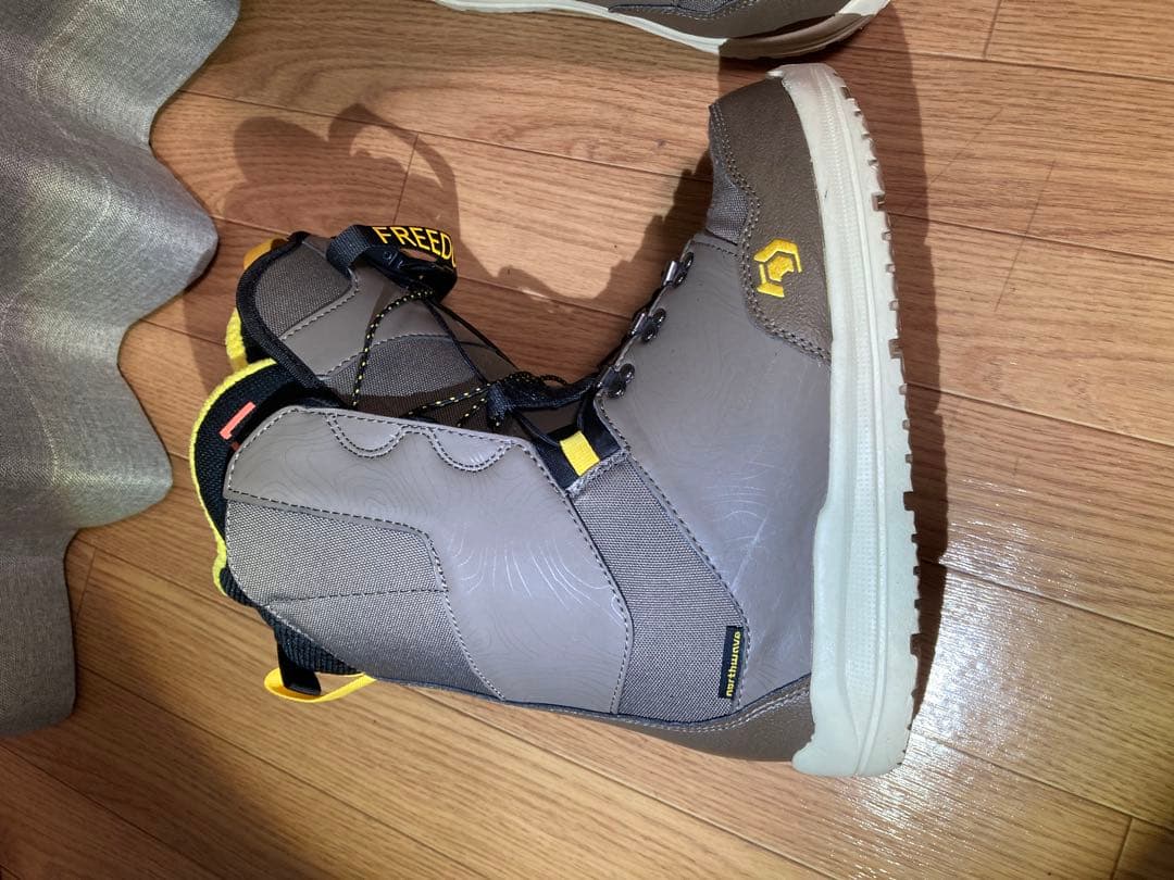 FREEDOM スノーボードブーツ ブラウン/イエロー