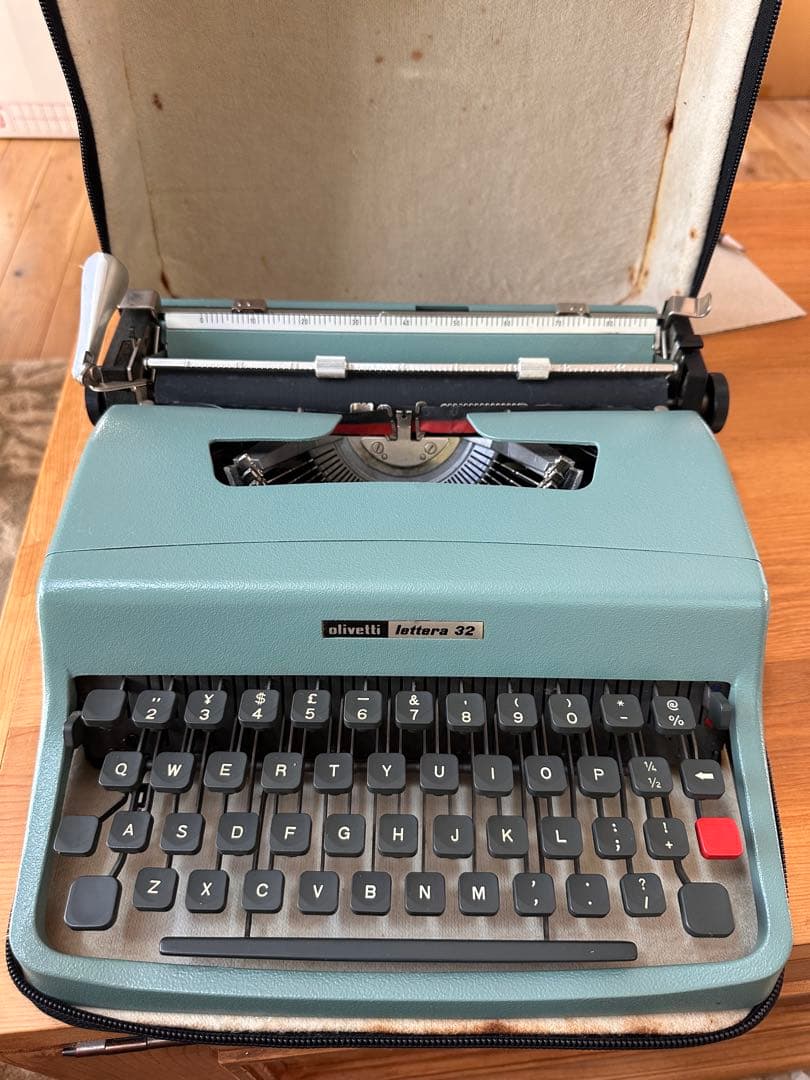 Olivetti Lettera 32 水色 タイプライター 本体