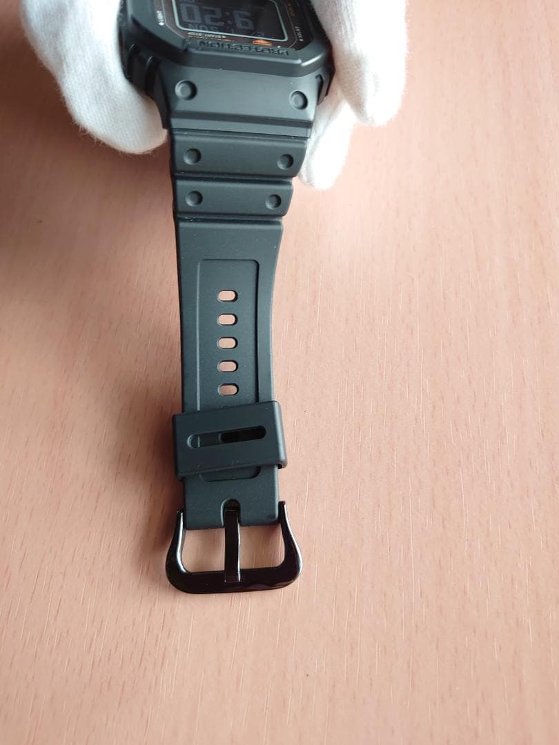 【美品】 G-SHOCK DW-H5600-1JR G-SQUAD 光学式センサ