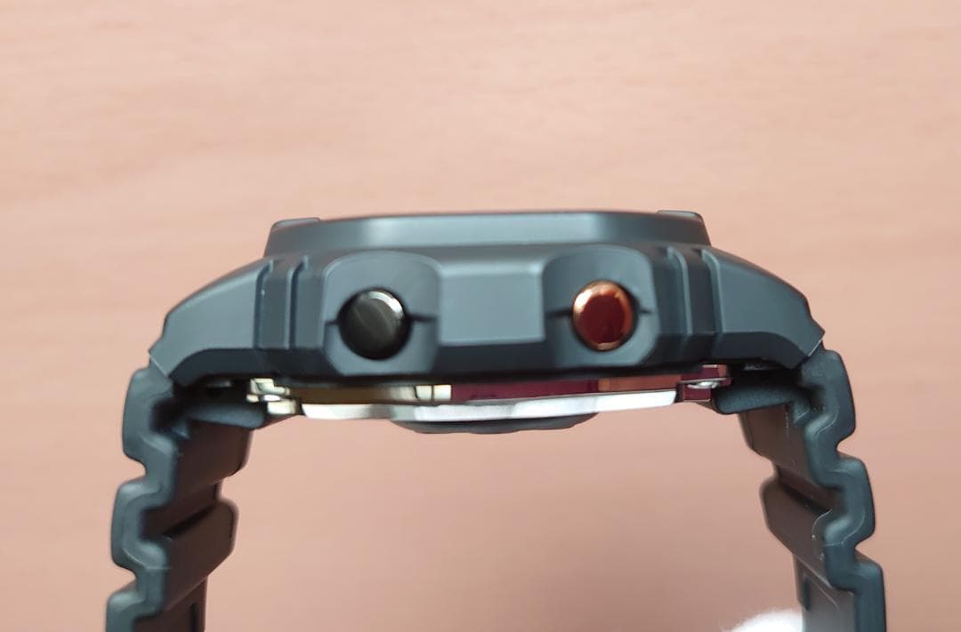 【美品】 G-SHOCK DW-H5600-1JR G-SQUAD 光学式センサ