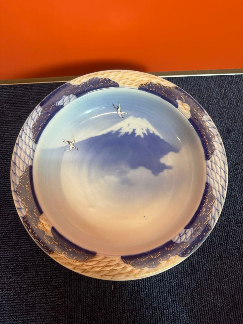 2059  深川製磁　染錦富士に双鶴松絵　深鉢　時代物