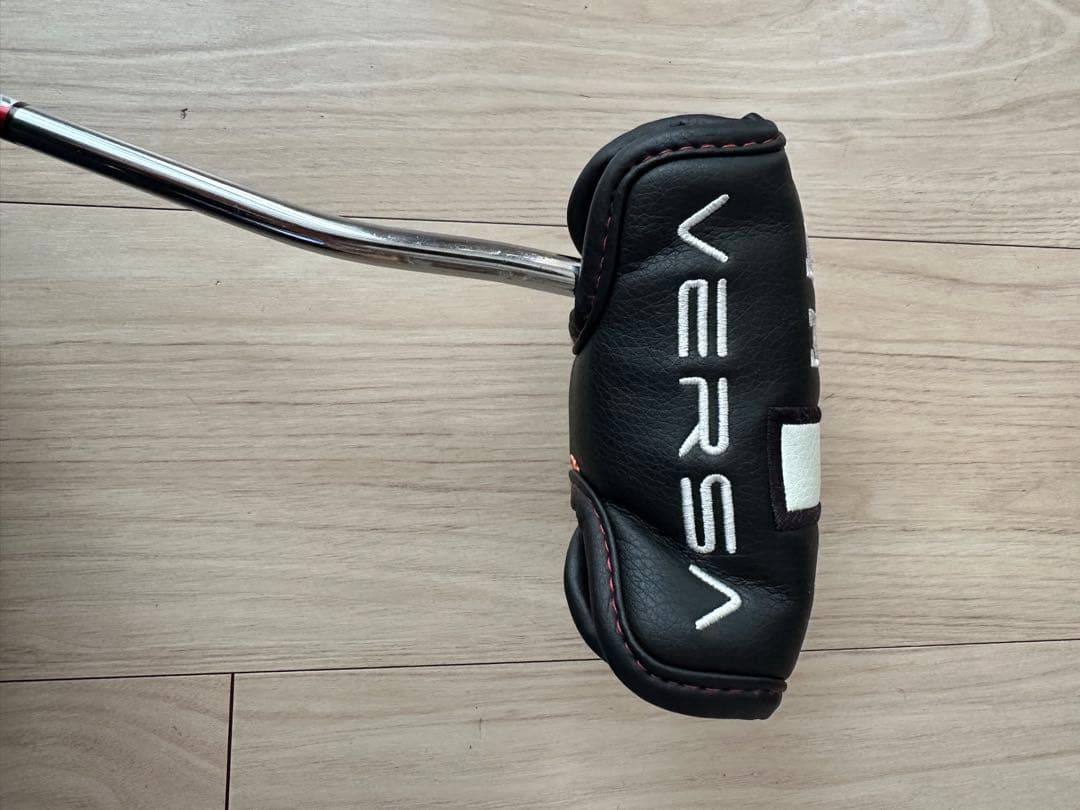 ODYSSEY ホワイトホット　VERSA SEVEN（右利き用）　パター