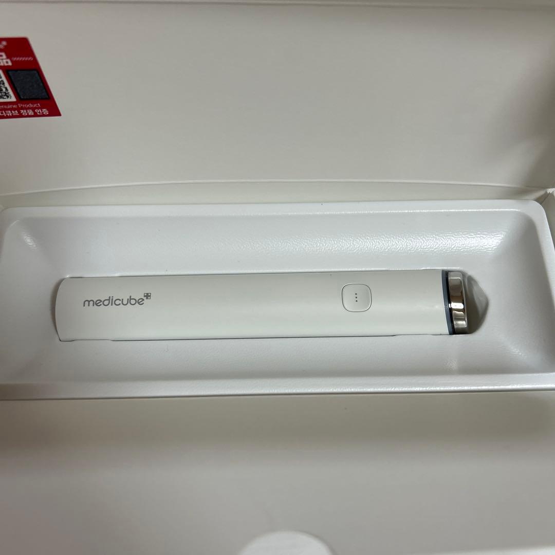 medicube ブースターミニプロ　ホワイト