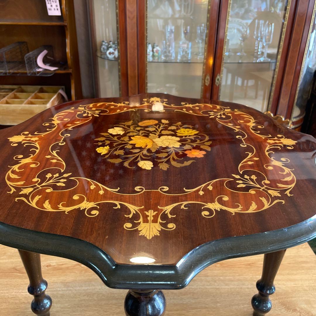 イタリア製アンティーク・象嵌細工のテーブル