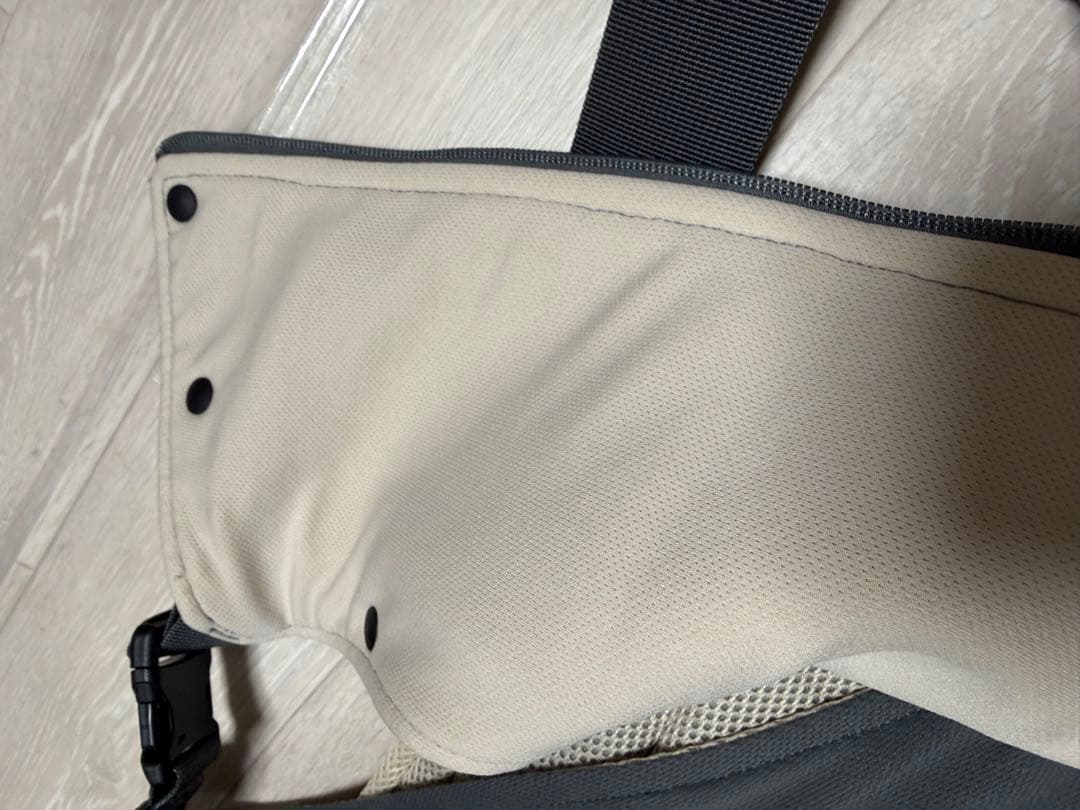 bebe swan メッシュ抱っこ紐　グレー