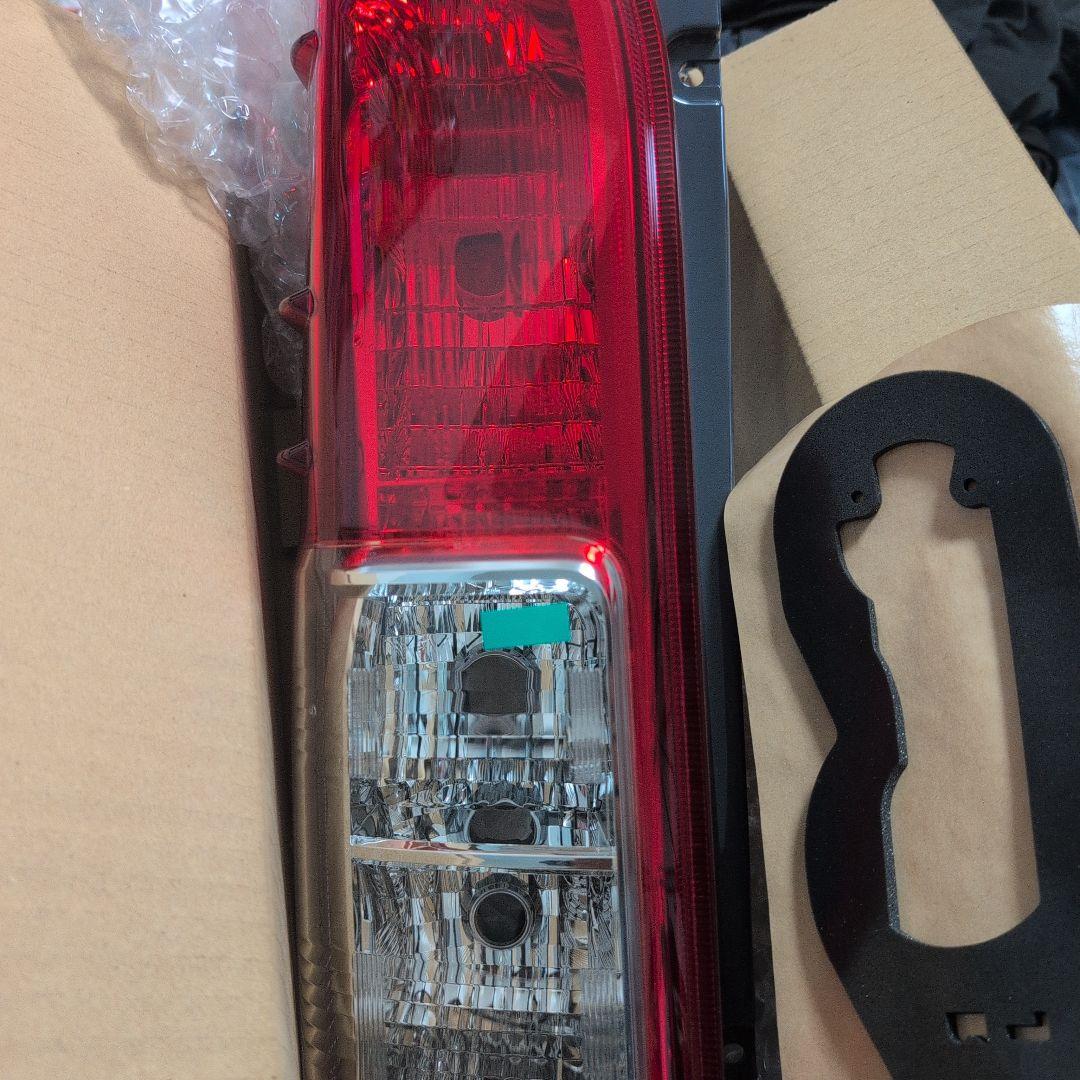 ＫＤＨ201左テールランプ。未使用