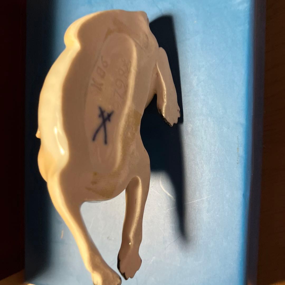 マイセン　パグ　フィギュリン