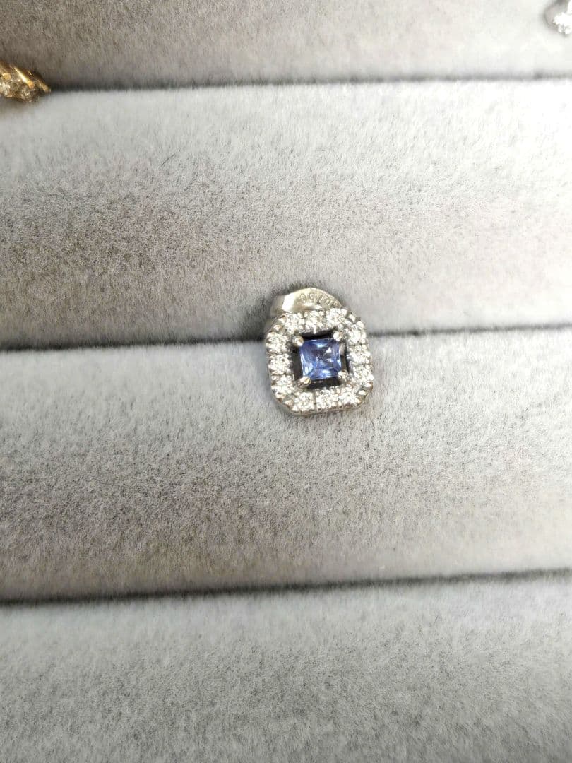 美品　AHKAH ティナコフレ　ブルーサファイアスタッドピアス