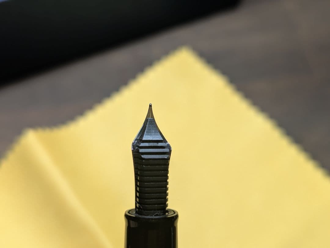 セーラー万年筆 プロフェッショナルギアスリム 銀 ブラック 細字（F）