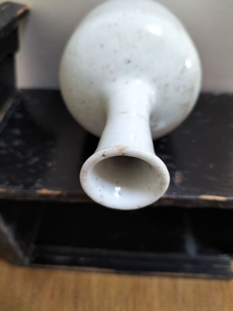 李朝初期　砂高台白磁徳利