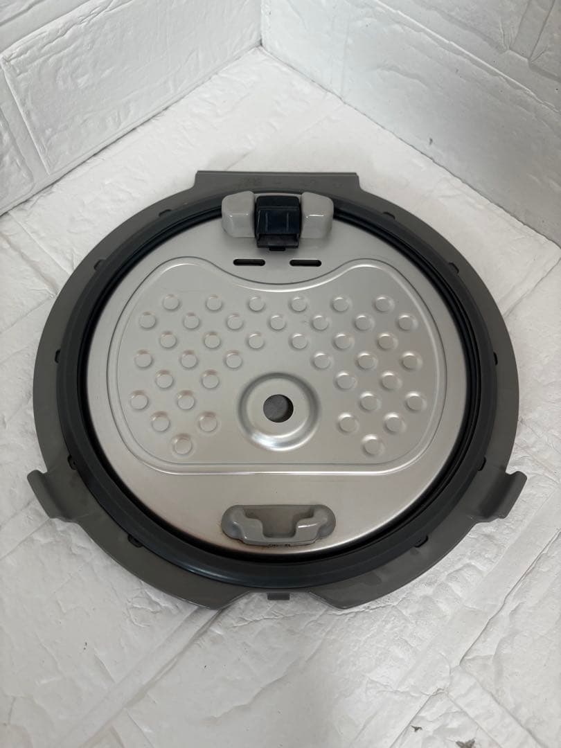 な*ʔ様 【美品】三菱炊飯器　本炭釜 5.5合NJ-AWB10-W月白 ’22年