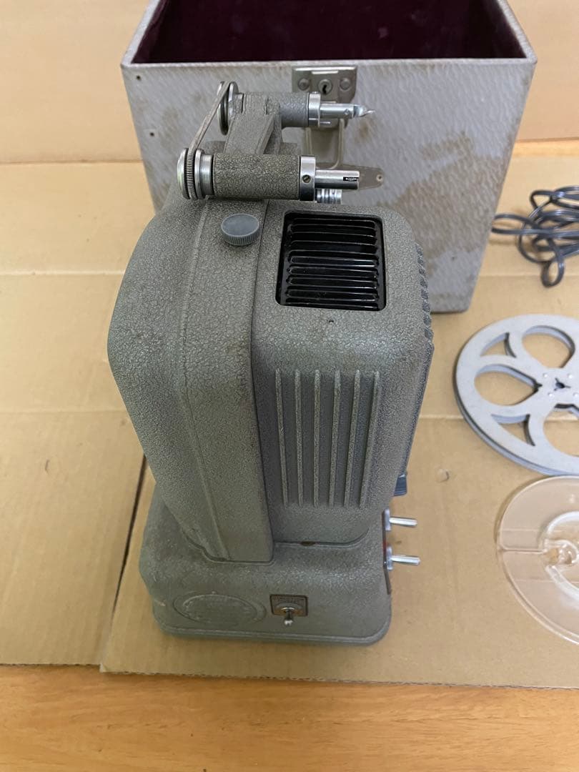 ELMO E-80 8㎜ プロジェクター 映写機【ジャンク品】