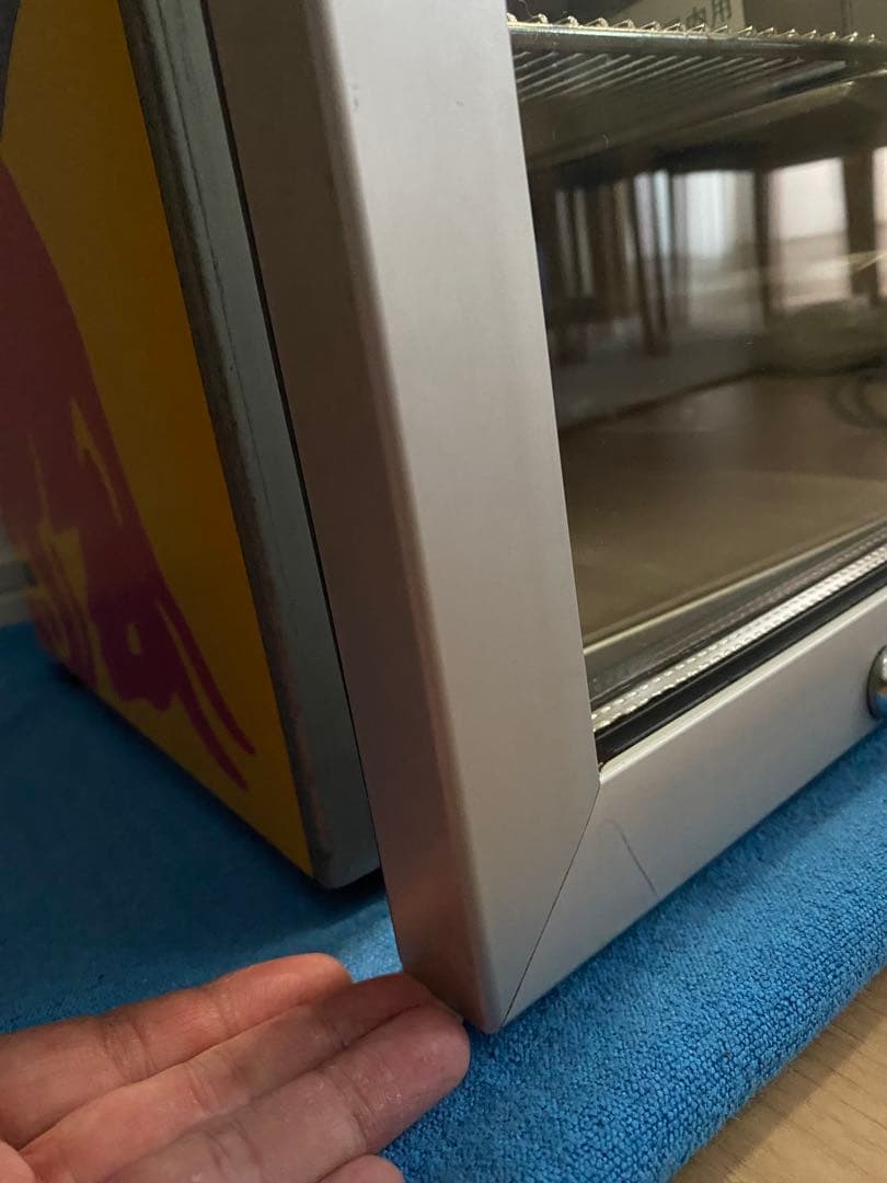 Red Bull 冷蔵庫 B級品（全面上部レッドブルマーク分破損あり）