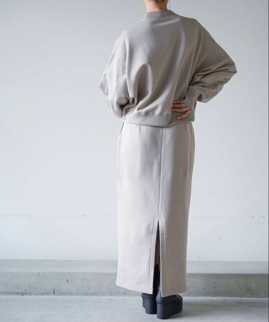 トップス Floral Motif Embroidered Sweatshirt