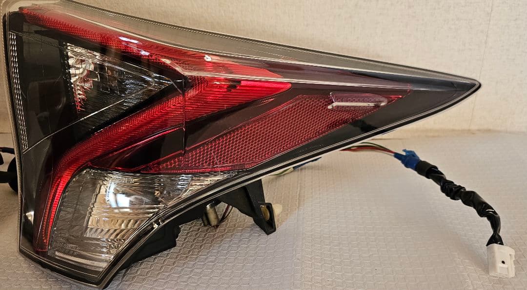 トヨタプリウス５０テールライト 2個セット