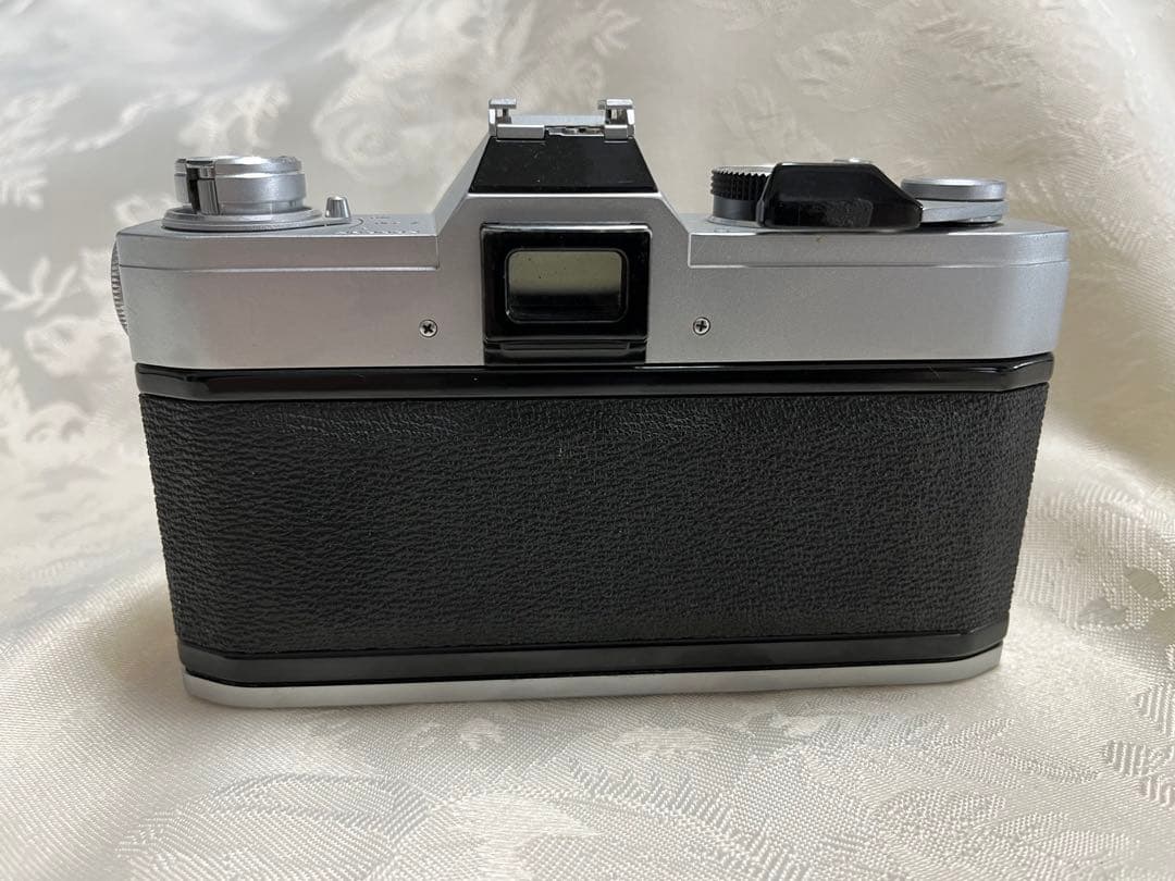 Canon FTbと純正レンズf1.8/50mmとズームf5.6 100-200