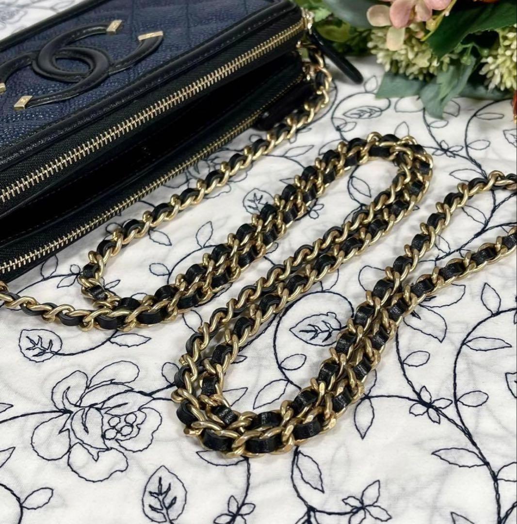 CHANELシャネル【ほぼ新品】チェーンウォレット バイカラー
