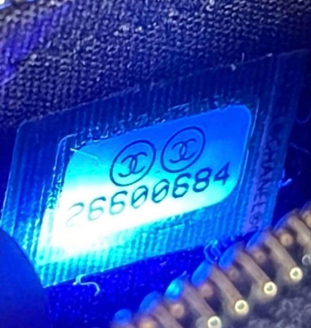 CHANELシャネル【ほぼ新品】チェーンウォレット バイカラー