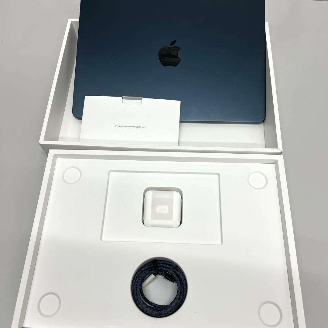 MacBook Air M2（ミッドナイト）