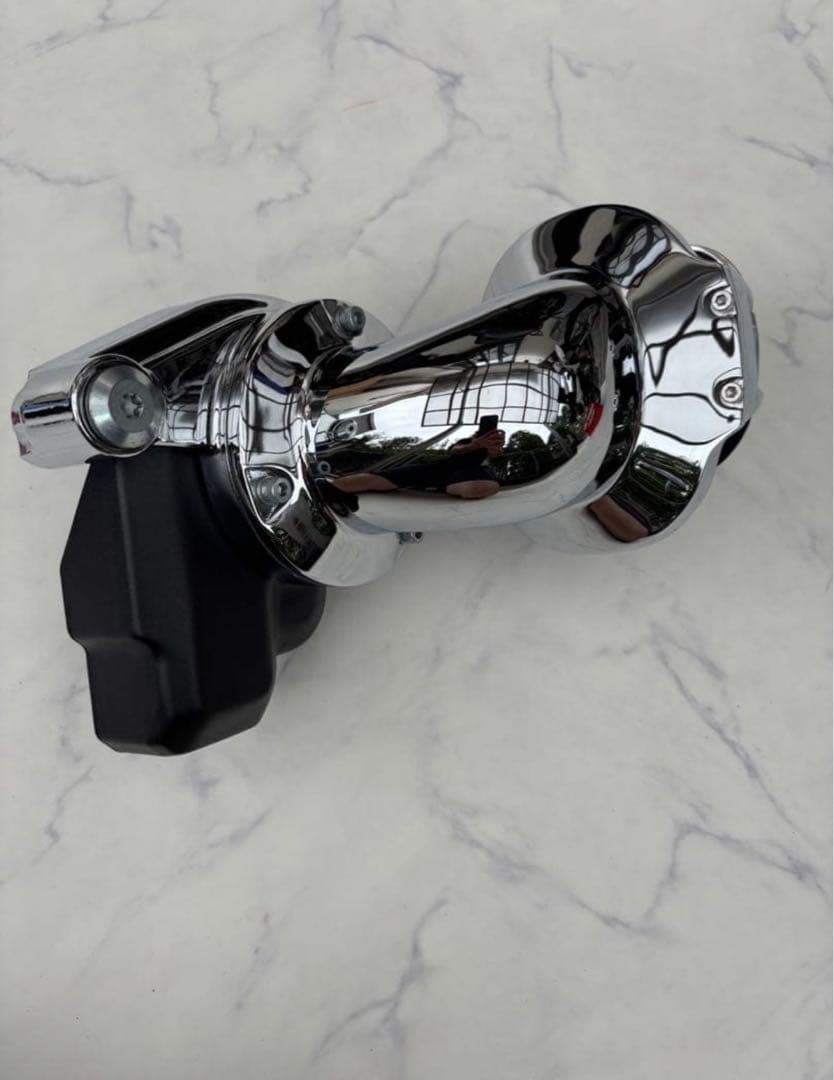 2023年式　Ｍ8 fxbr エアクリーナー