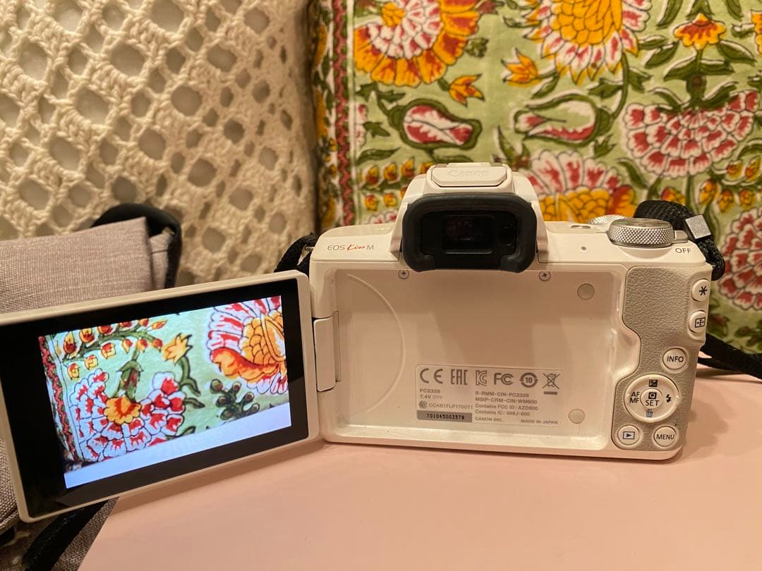 【美品】Canon EOS Kiss M 一眼レフカメラ