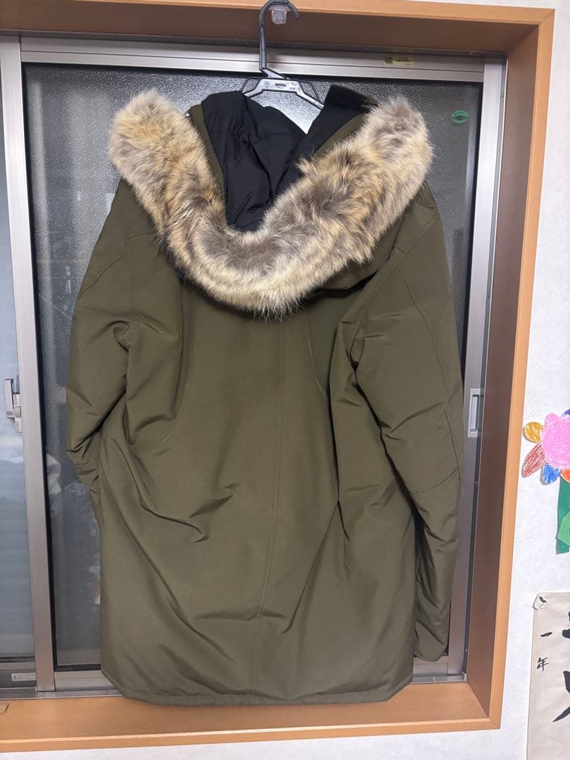 カナダグース オリーブ色ファー付きダウンジャケット
