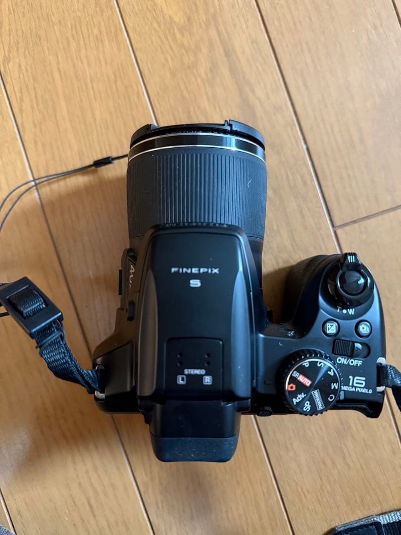 FUJIFILM デジタルカメラ FinePix S8200 ブラック