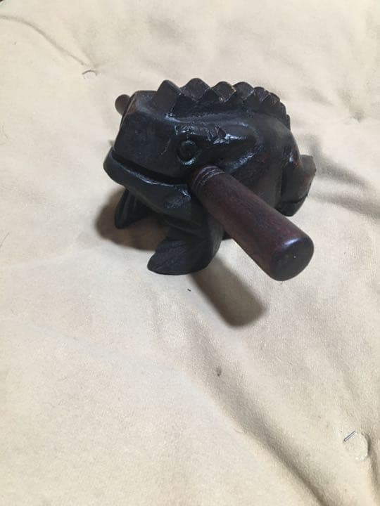 カエル木彫り　置物　インテリア