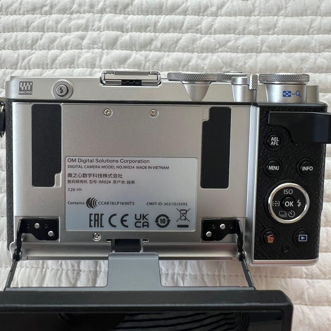 【極美品】OLYMPUS PEN E-P7 14-42mm EZ レンズキット