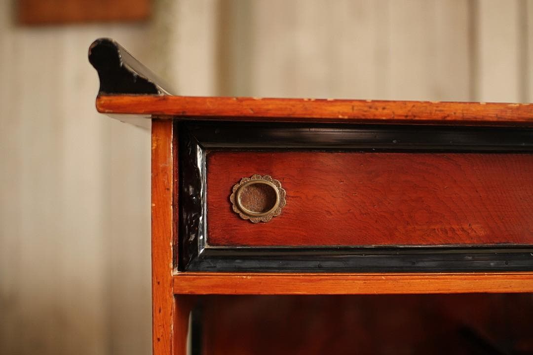 古い木製の茶箪笥　収納棚　小引き出し7杯