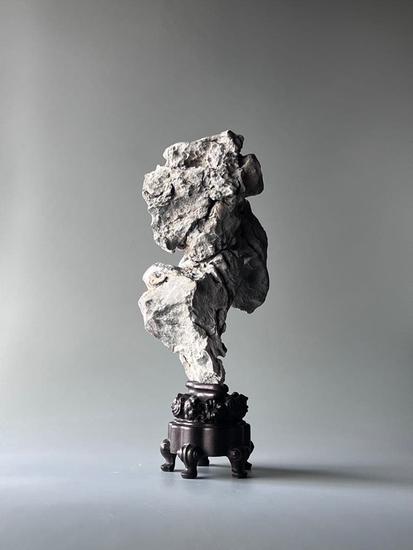 「銀索」　天然石　鑑賞石　飾り石　中国美術　置物　太湖石　灵璧石　インテリア