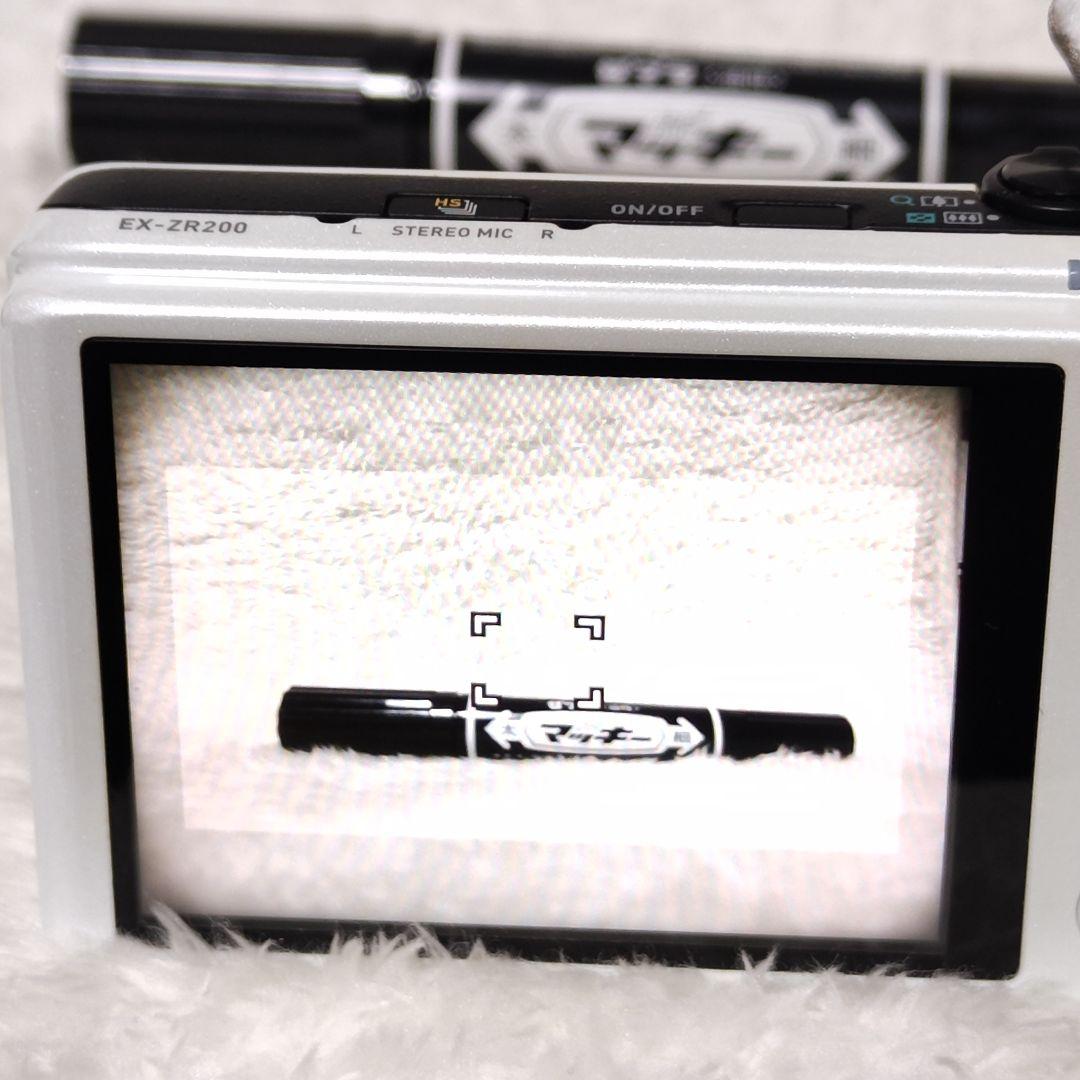 美品✨ CASIO EXILIM EX-ZR200 ホワイト バッテリー 充電器