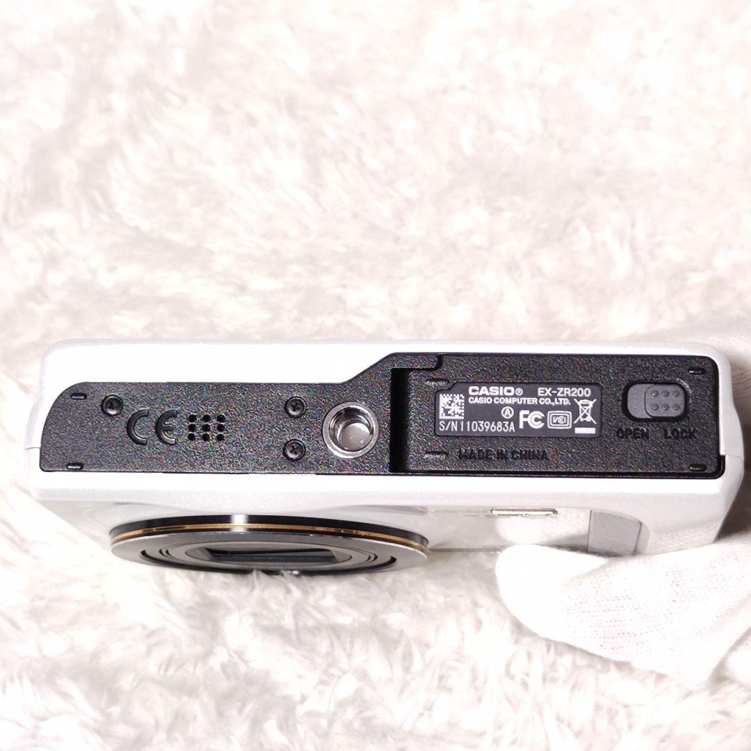 美品✨ CASIO EXILIM EX-ZR200 ホワイト バッテリー 充電器